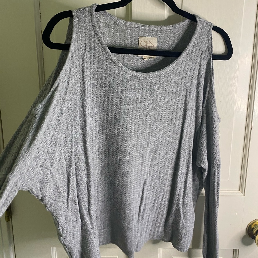 Cold shoulder sweater - Picture 2 of 4